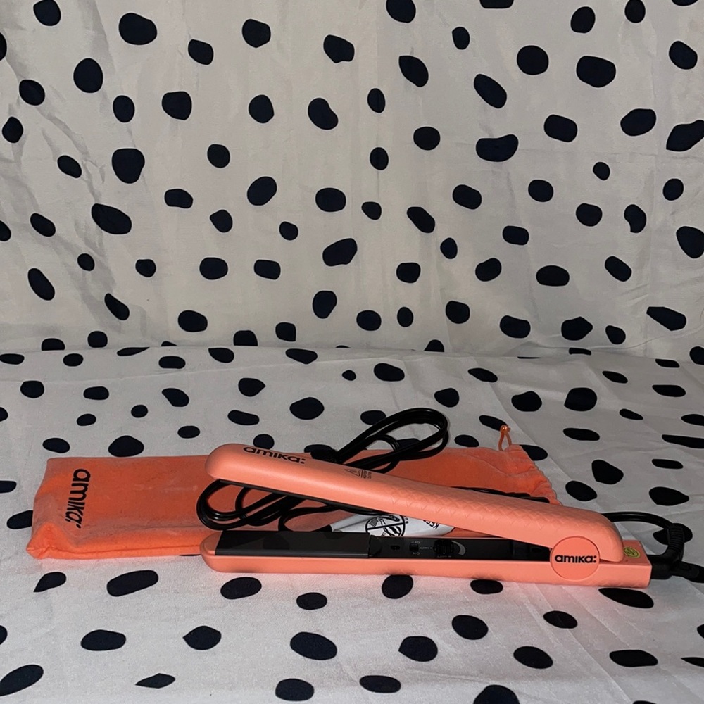 New Amika Flat Iron Straightener in Peach with Bag